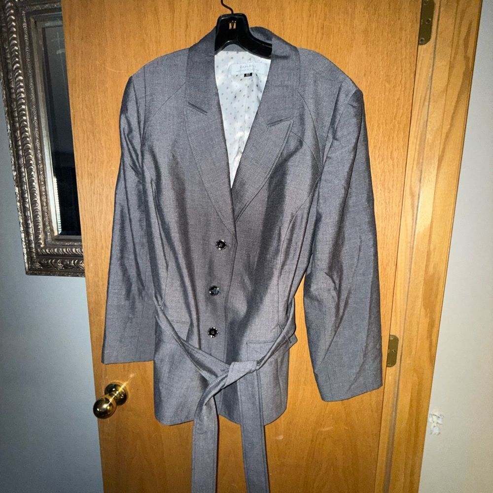 Tahari Gray Blazer with Polka Dot Lining, tied belt 20W
